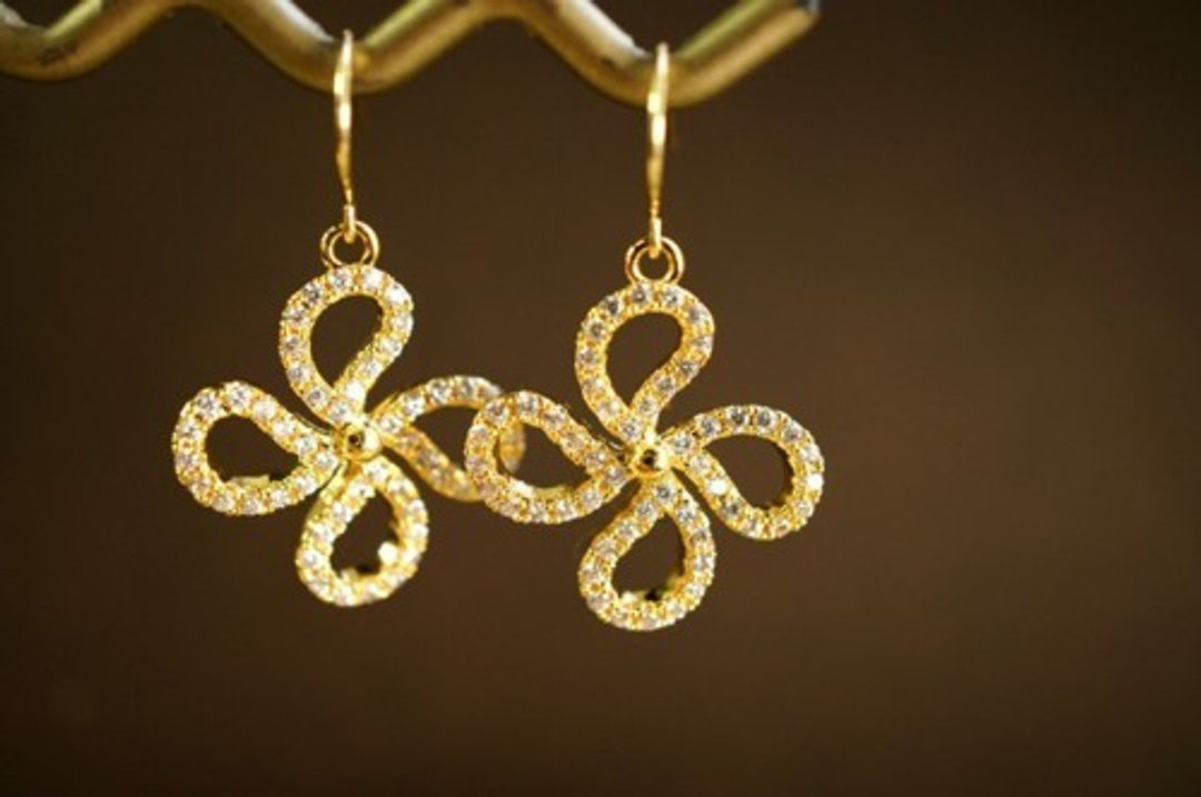 K10 melee Stone flower earrings Felipa - 耳环/耳夹 - 其他金属 金色
