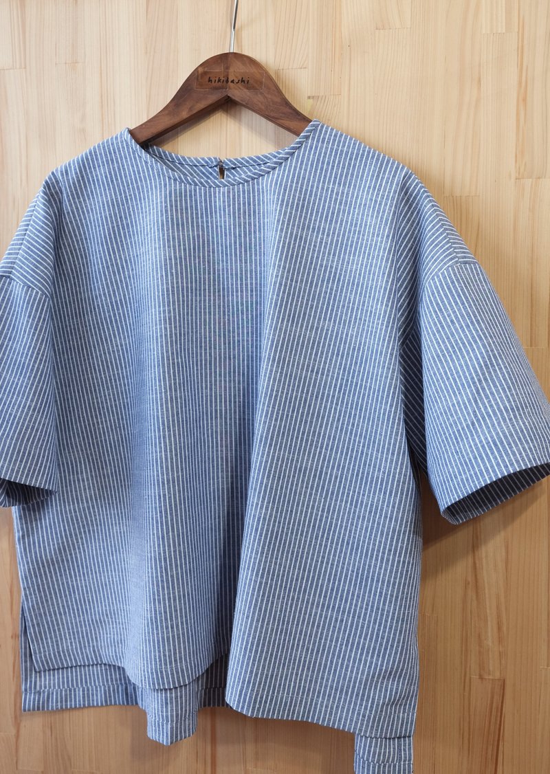 圆领棉麻落肩上衣/ 蓝直纹 - 女装上衣 - 棉．麻 蓝色