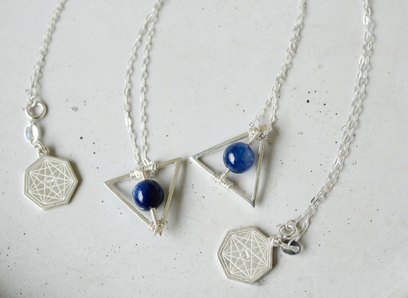 MYTH DELUXE: 三角几何蓝晶石925纯银项链   水晶 颈链 (男女皆可) 中性 附英国TOWN TALK抹银布及收纳袋子 - 项链 - 宝石 蓝色