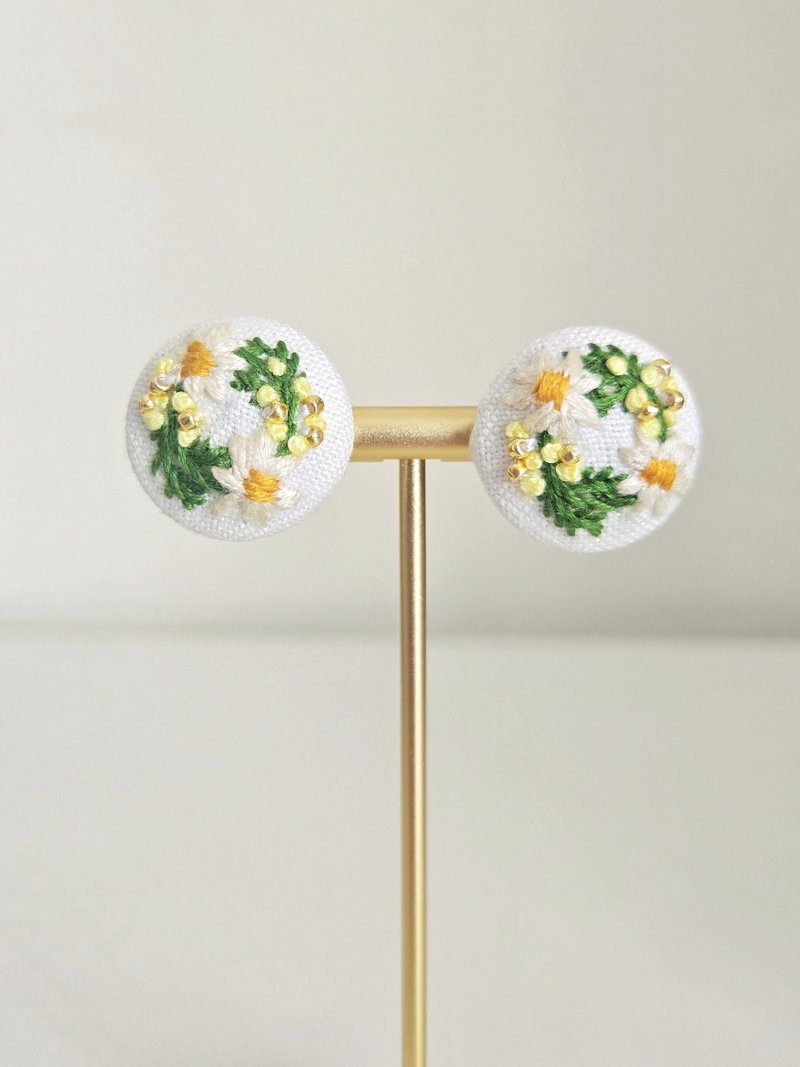 韶光 - 金合欢小雏菊刺绣耳环 - 耳环/耳夹 - 绣线 多色