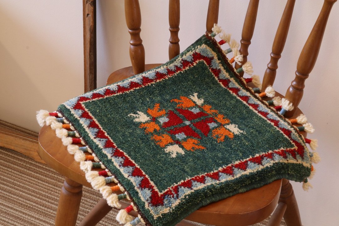 Green green hand-woven carpet cushion size wool plant dyeing handmade - 地垫/地毯 - 其他材质 绿色