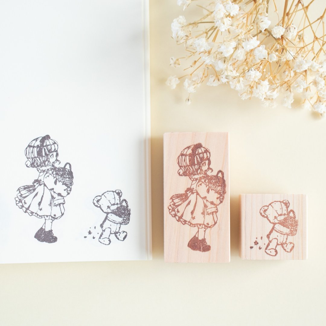 【With benefits】Rubber Stamp - Girl and teddy bear with basket - 印章/印台 - 橡胶 咖啡色