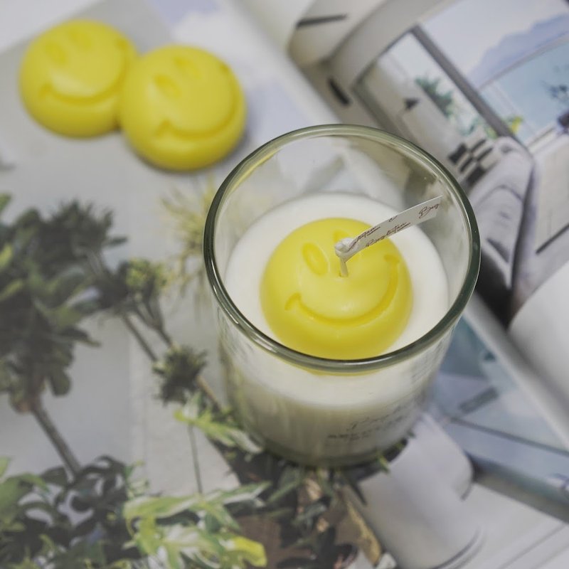 每天笑哈哈香薰蜡烛杯 Happy Day Scented Jar Candl - 蜡烛/烛台 - 蜡 黄色