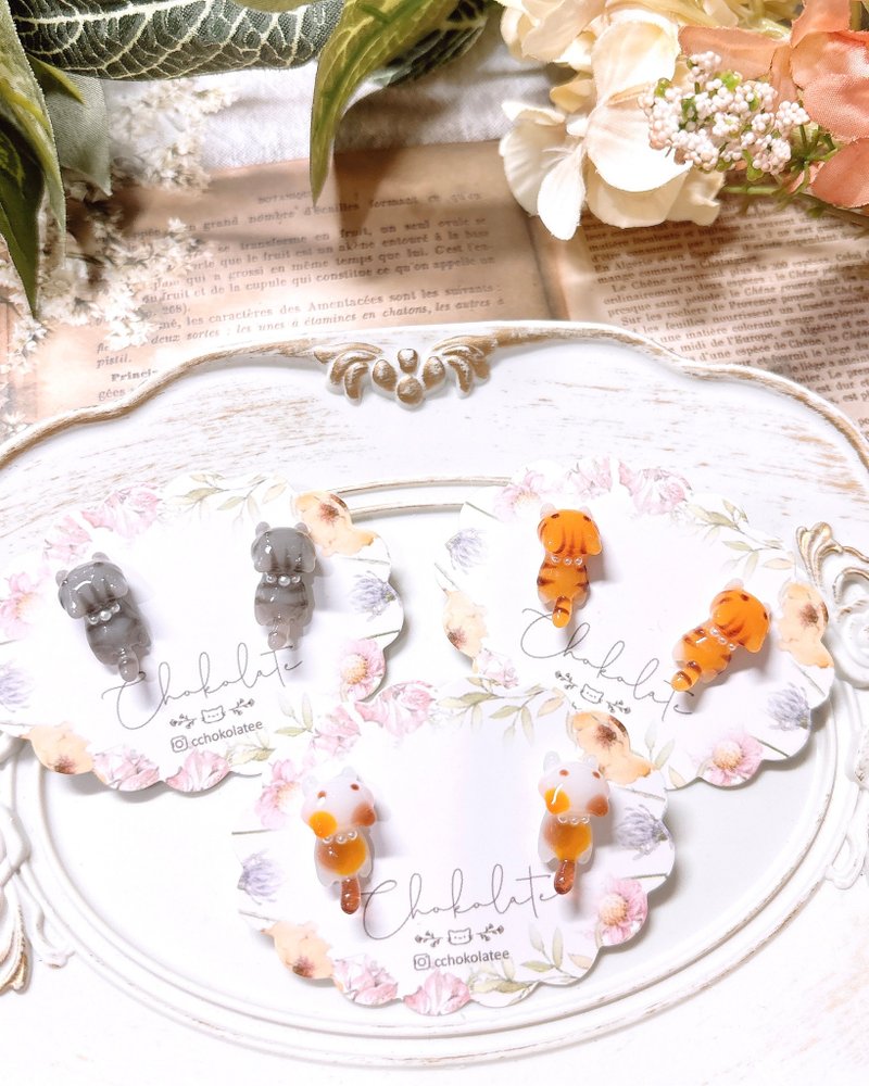 立体迷你猫咪耳环 耳夹 S925纯银耳针 送礼 圣诞礼物 - 耳环/耳夹 - 树脂 多色