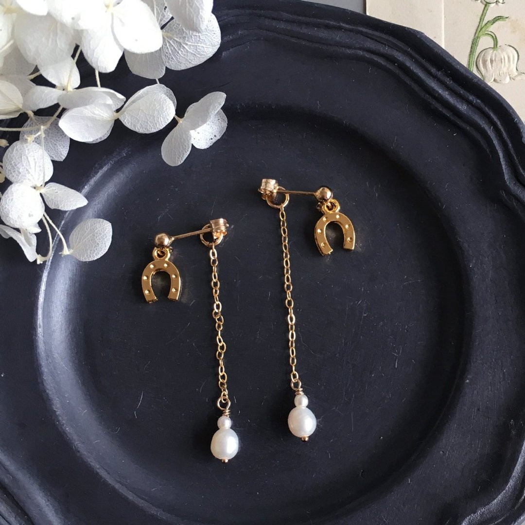 14kgf high quality freshwater pearl and horseshoe back catch chain piercing OR non-hole piercing / 2way - 耳环/耳夹 - 宝石 金色