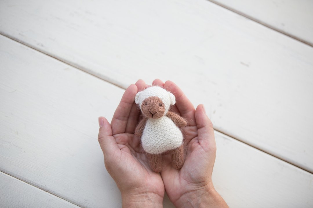 Knit baby toy sheep, photo props for newborn photography. - 玩具/玩偶 - 其他材质 白色