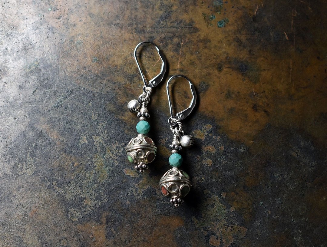 Berber metal parts and turquoise, small Indian Silver bell earrings - 耳环/耳夹 - 其他金属 银色