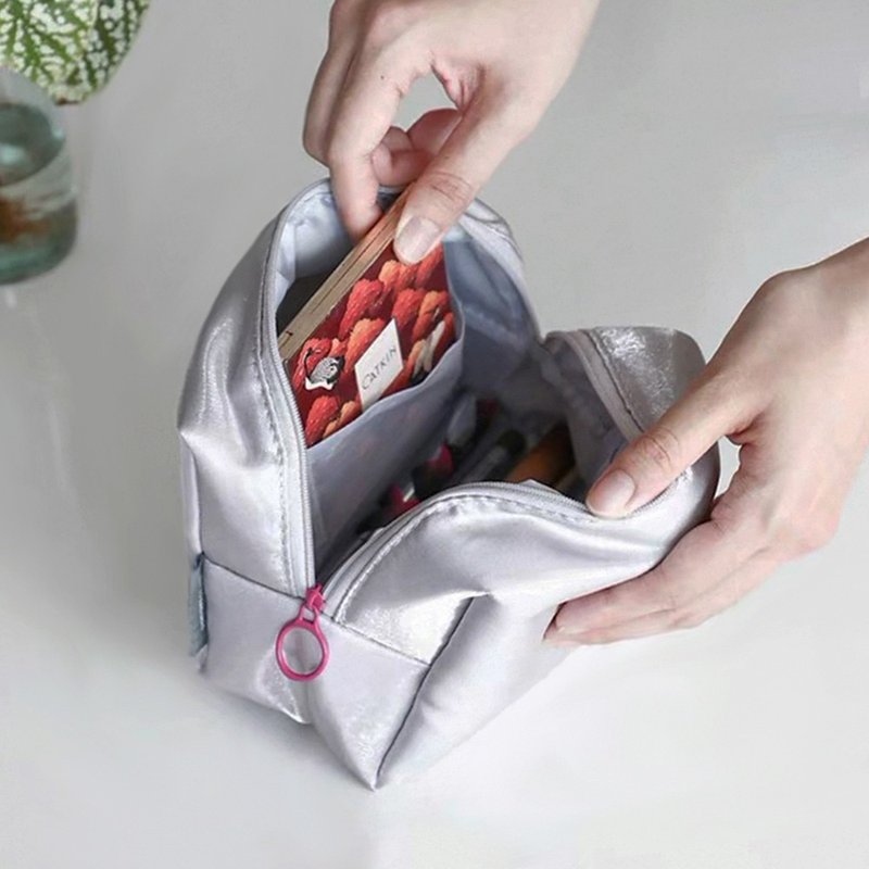 日本霜山 方型旅行用洗漱化妆包/卫生棉收纳袋 - 化妆包/杂物包 - 聚酯纤维 银色