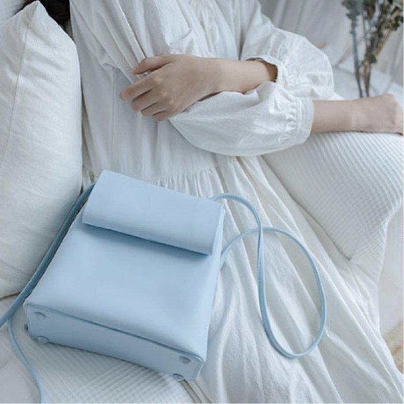 蓝色 日系马卡龙色出街约会通勤双肩包 竖版方形细肩带造型后背包 - 后背包/双肩包 - 真皮 蓝色