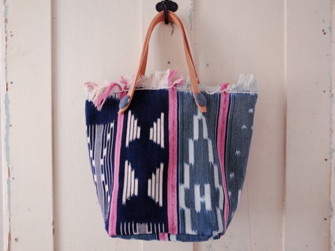 African handwoven indigo dyed cloth Baule tribe bucket bag - 手提包/手提袋 - 棉 