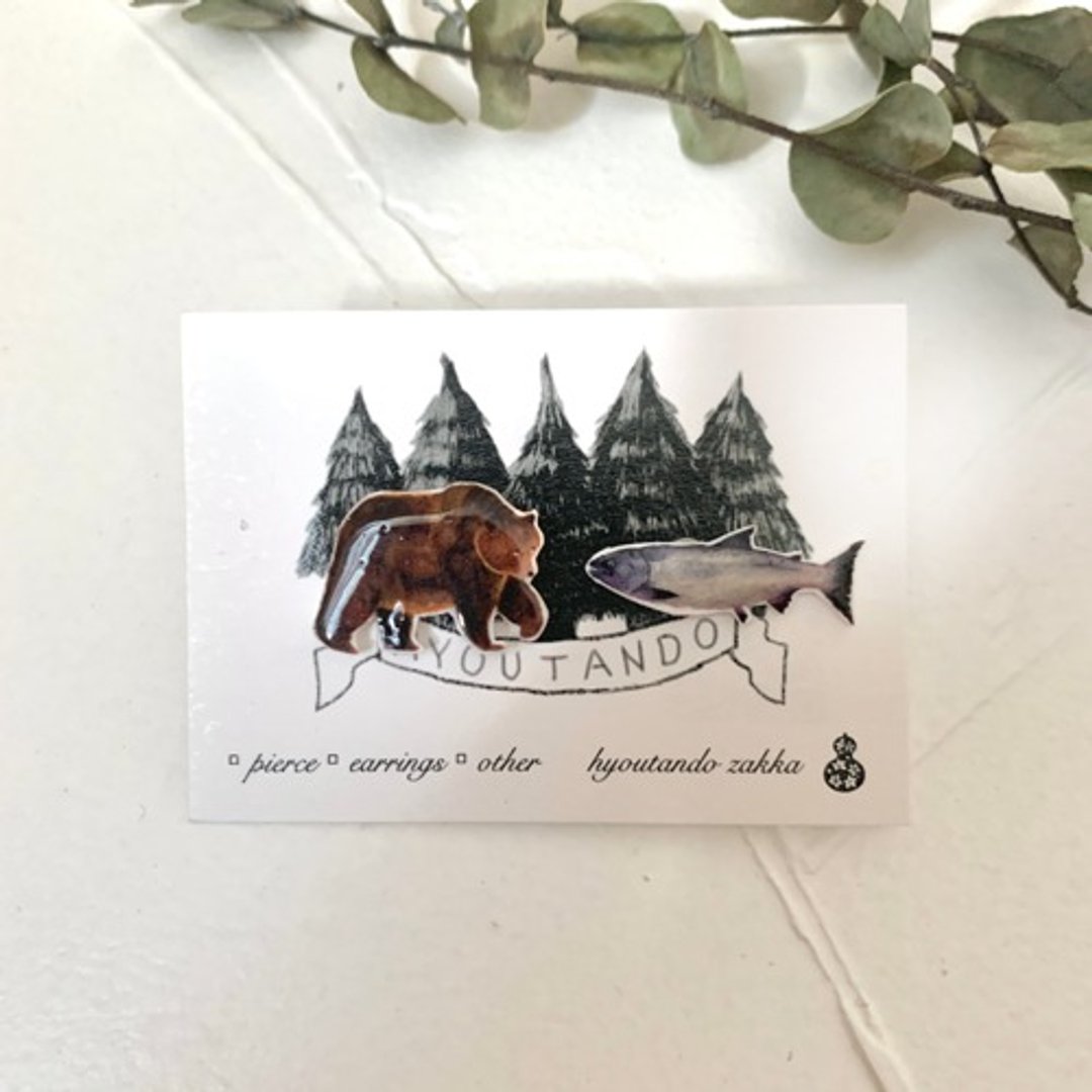 bear and salmon earrings - 耳环/耳夹 - 塑料 咖啡色