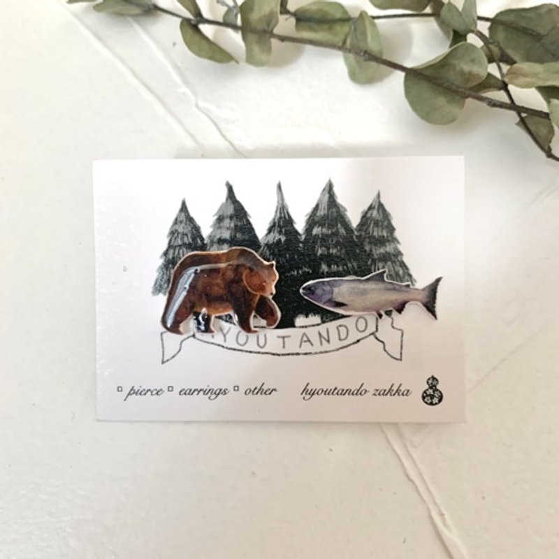 bear and salmon earrings - 耳环/耳夹 - 塑料 咖啡色