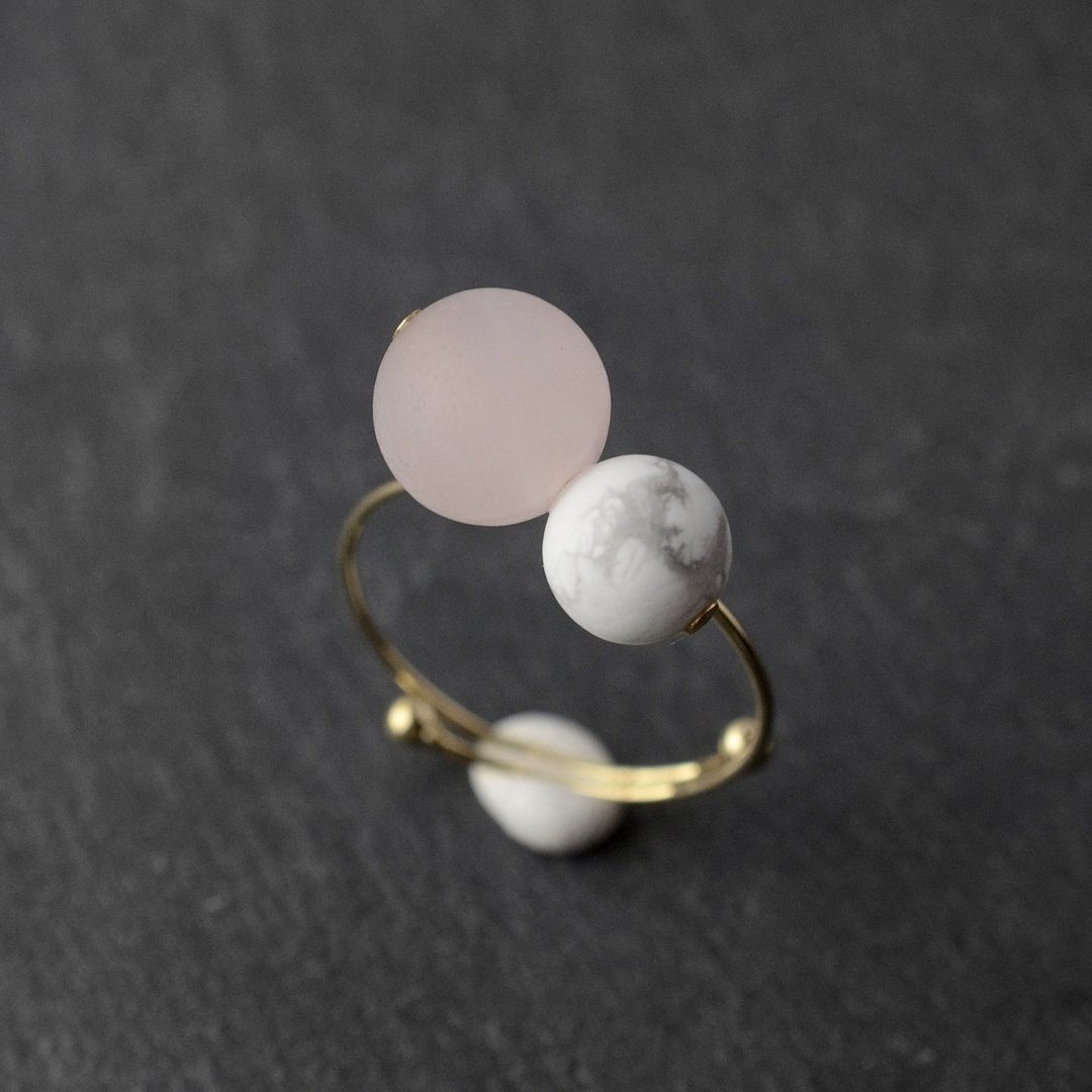 Bi-Color Ring, Cherry Blossom Spring, Ring, Rose Quartz, Howlite, Open Ring, Gold Color, Birthday Gift, Mother's Day Gift - 戒指 - 半宝石 粉红色