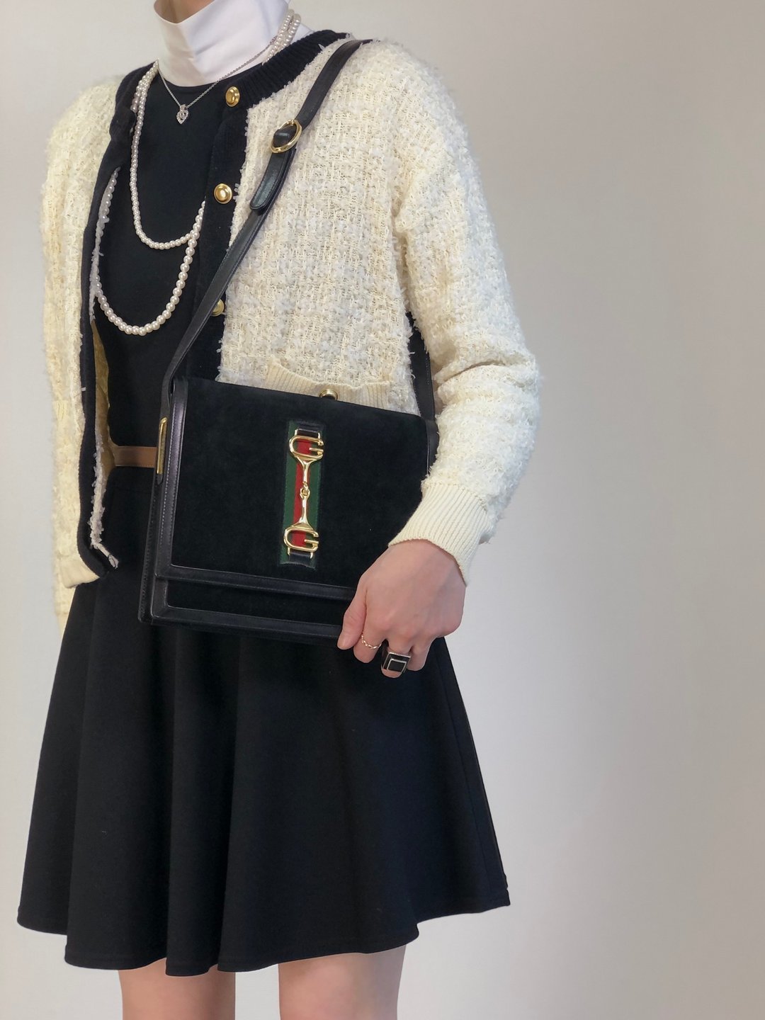 【VintageShop solo 日本直送中古包专卖店】GUCCI 古驰 经典雪莉系列 黑色 侧肩包 马衔扣 麂皮 vintage

serjt6 - 侧背包/斜挎包 - 真皮 黑色