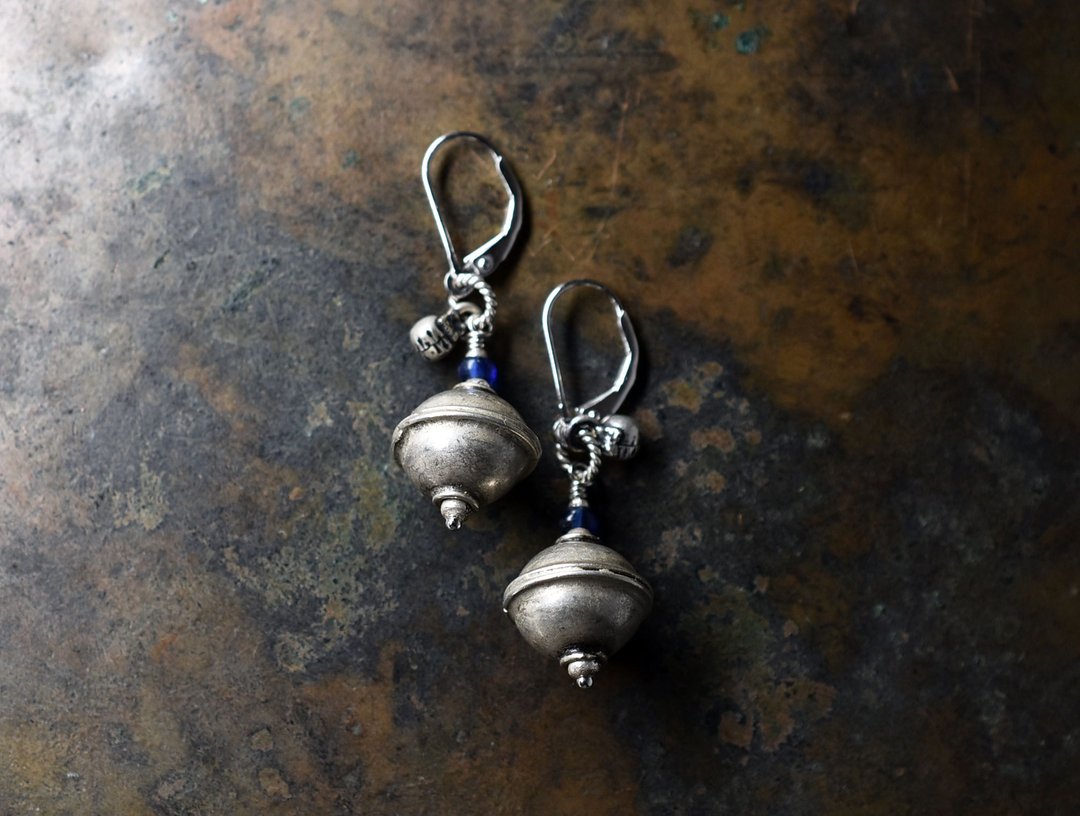 Berber metal parts, blue antique beads, Indian Silver small bell earrings - 耳环/耳夹 - 其他金属 银色