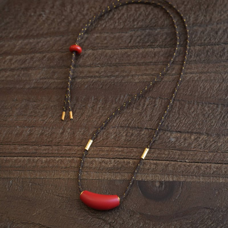 红 月半弯 朱砂守护平安链 优雅弧线设计 轻奢古风配饰 - 项链 - 其他材质 红色