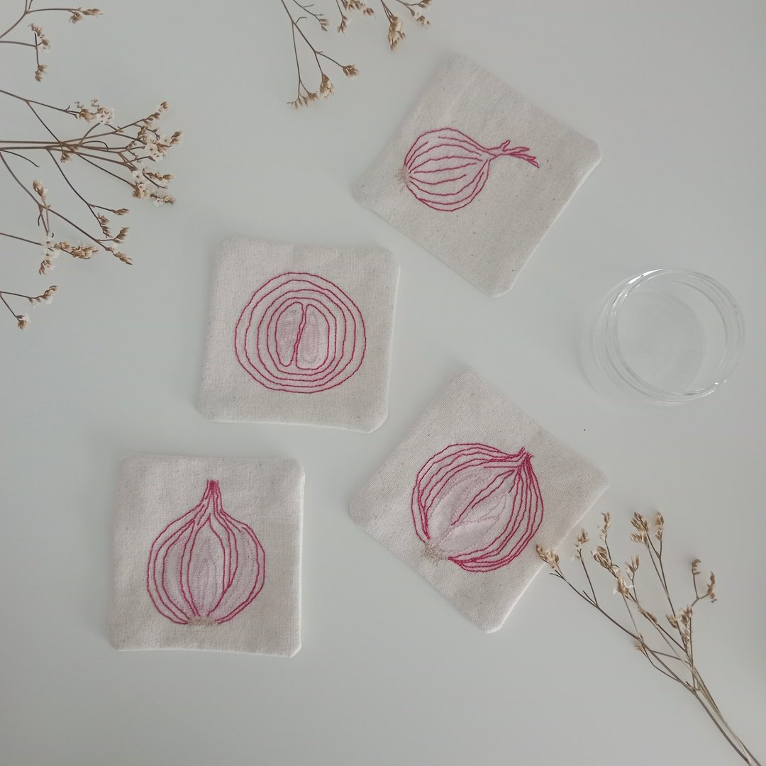 Onion coaster set 4 PCS hand embroidered cotton fabric - 杯垫 - 棉 白色