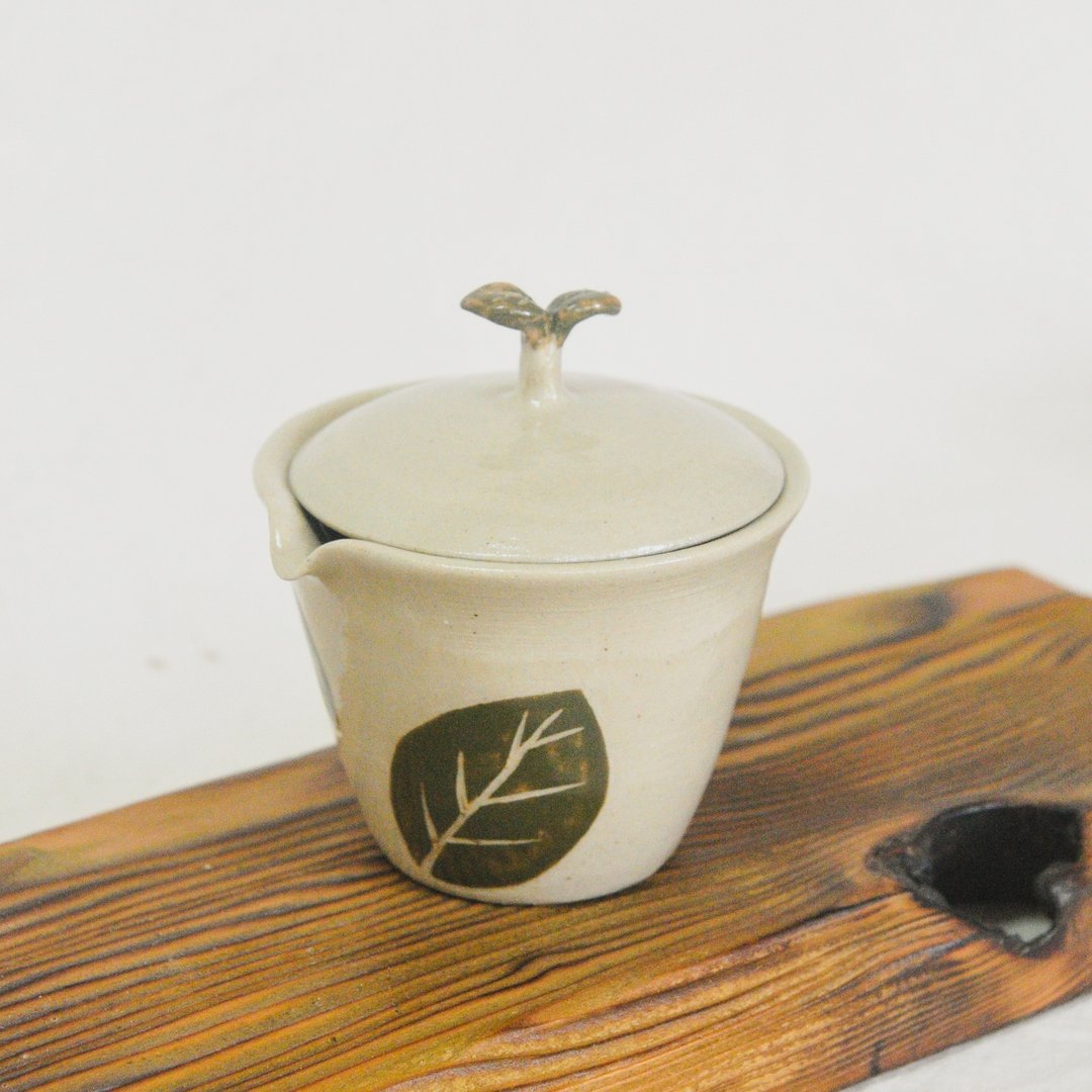 陶手作。抒展的茶叶 个人盖杯 茶海 茶碗 - 茶具/茶杯 - 陶 卡其色