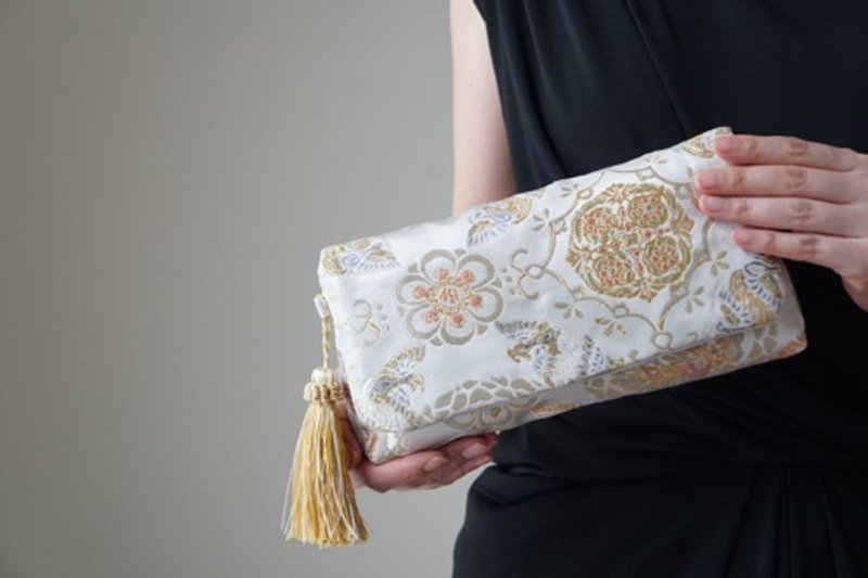 [Phoenix flower pattern silk belt remake 2Way clutch back & handbag] For weddings, parties, and on the day of your call. - 手提包/手提袋 - 棉．麻 