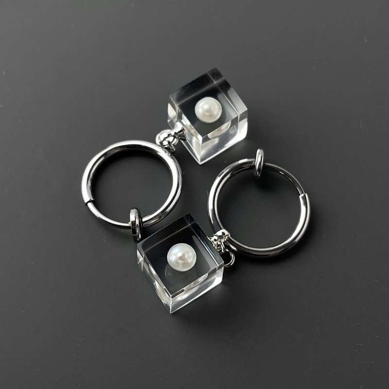 Floating Full Moon Clip-On Freshwater Silver Color Pearl/Resin/ Stainless Steel/Japan Design - 耳环/耳夹 - 树脂 透明