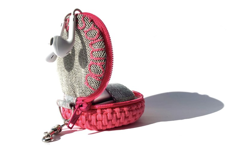Crochet headphone case Charger holder with embroidery Pink coin purse Keychain - 零钱包 - 棉．麻 粉红色
