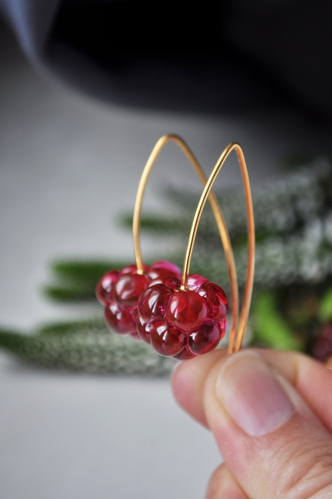 Raspberry earrings  Dangle earrings 30th birthday gift for women Plant mom gift - 耳环/耳夹 - 玻璃 粉红色