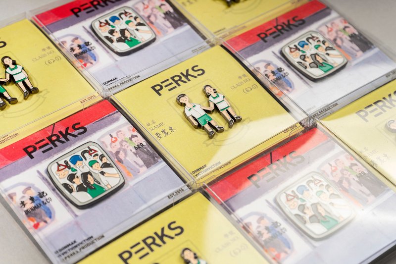 香港定格 周边产品 — 襟章 (学生版 / 港铁版) - 徽章/别针 - 其他金属 