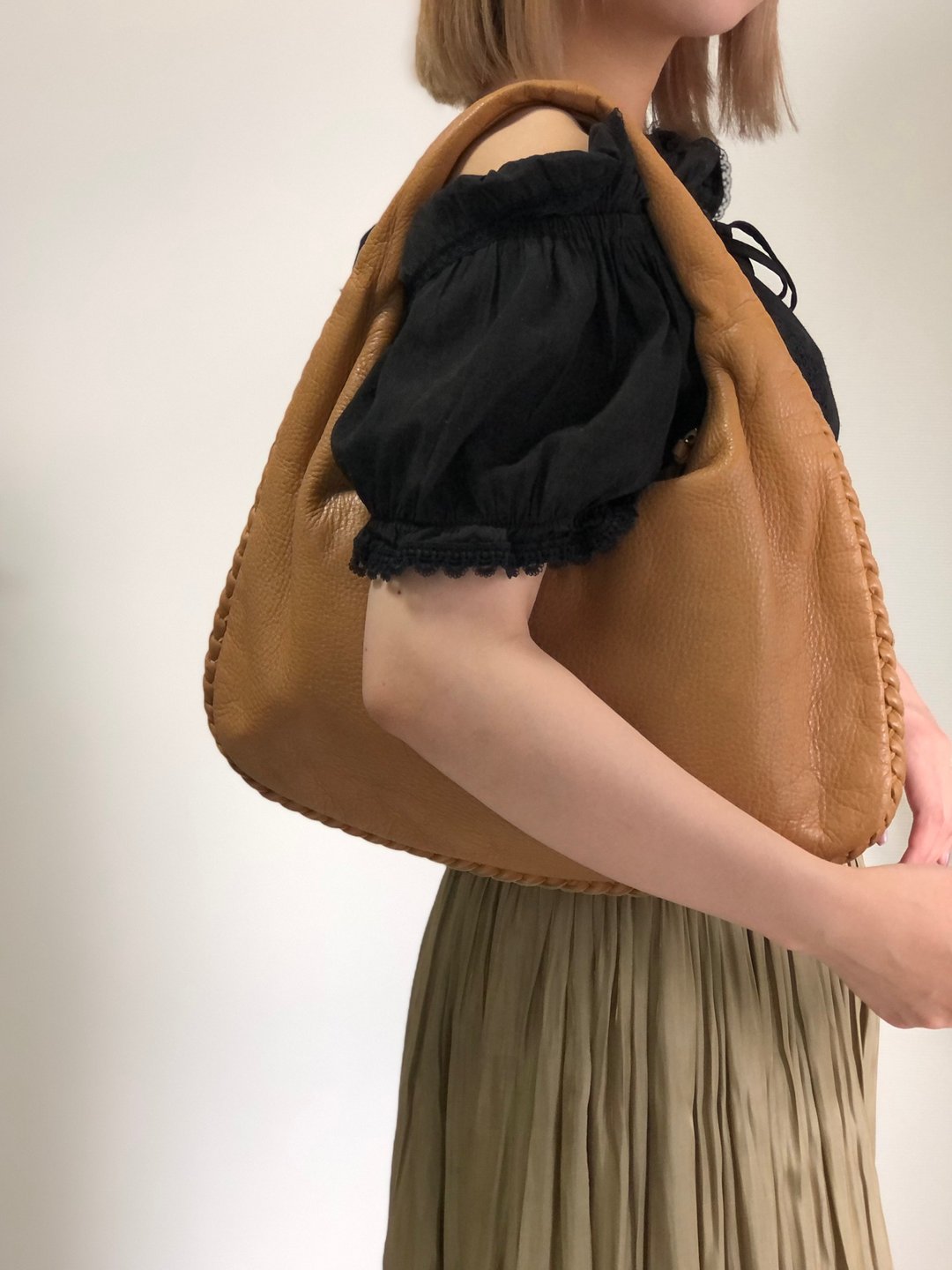 【日本直送名牌二手包】Bottega Veneta Bottega Veneta intrecciato 圆形皮革流浪汉单肩包 米色 fuvc6j - 侧背包/斜挎包 - 真皮 咖啡色