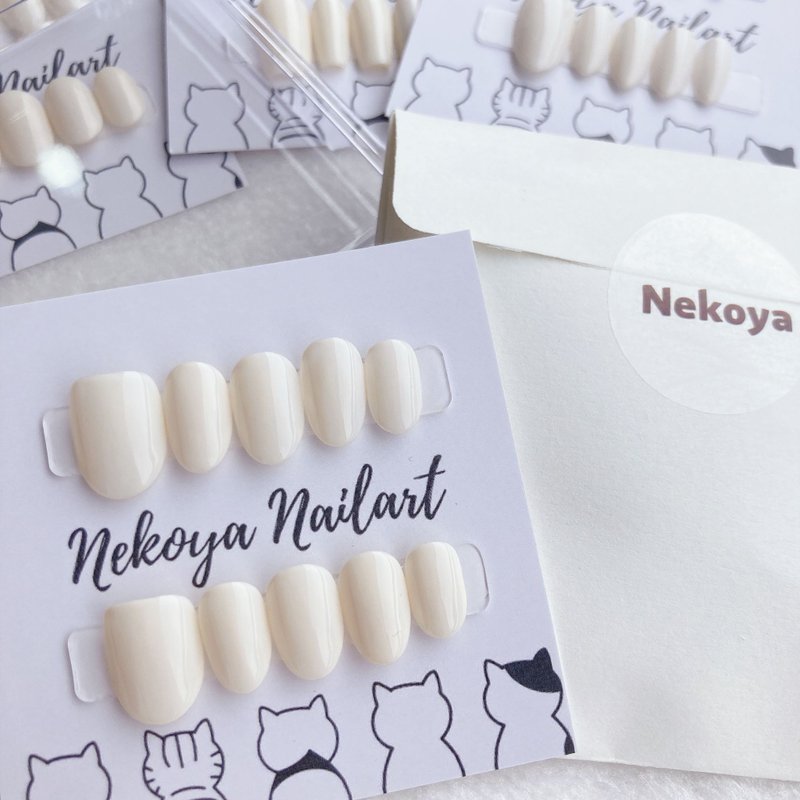 日系纯色穿戴甲  连 工具套组 及 透明收纳盒 - 指甲油/指甲贴 - 其他材质 多色