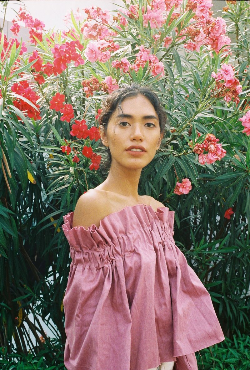 Off The Shoulder Tops (Pink Denim) - 女装上衣 - 棉．麻 粉红色