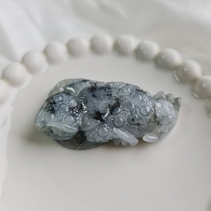 冰蓝底飘花带财金蟾 | 天然缅甸玉A货翡翠 - 吊饰 - 玉石 