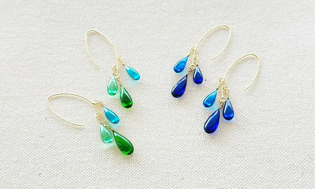 drops pierced earrings - 耳环/耳夹 - 树脂 蓝色