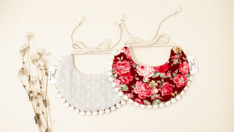 Handmade by Mina【日本厚印花棉布】月亮蕾丝围兜日本玫瑰繁花 - 围嘴/口水巾 - 棉．麻 