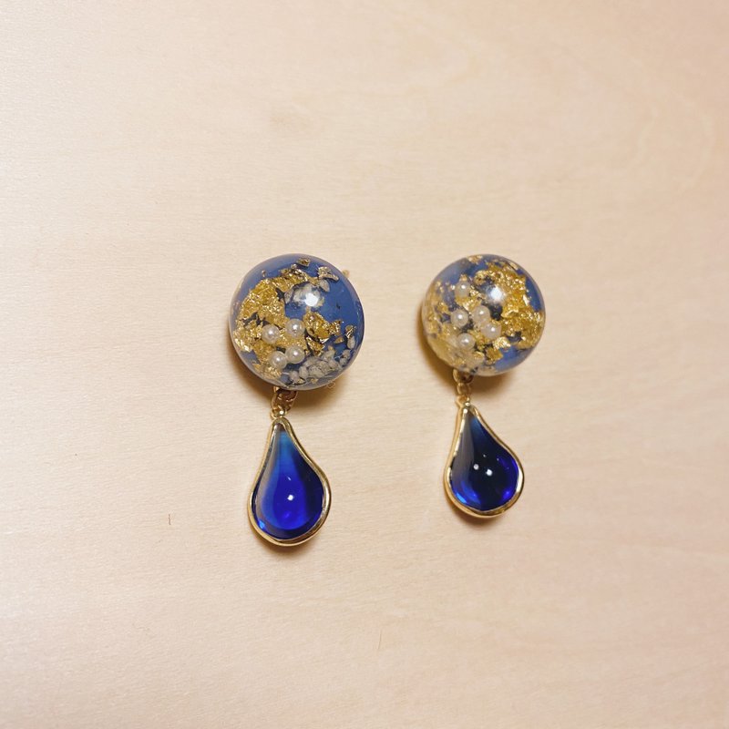 复古宝蓝色珍珠金箔丸子镶边水滴耳环 - 耳环/耳夹 - 树脂 蓝色