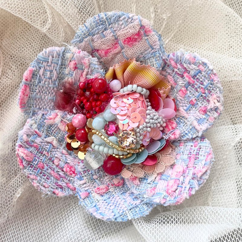 梦幻花朵胸针　No.57  手作饰品　独一无二 - 胸针 - 棉．麻 