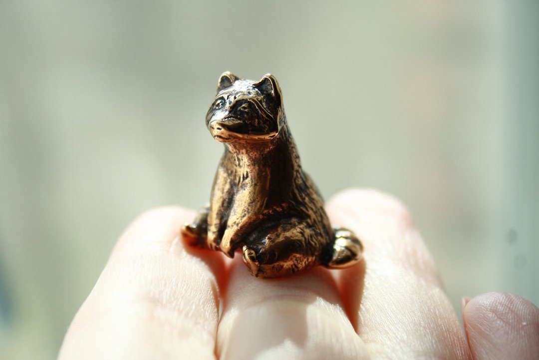 Raccoon - miniature statuette of bronze, metal figurine - 摆饰 - 铜/黄铜 