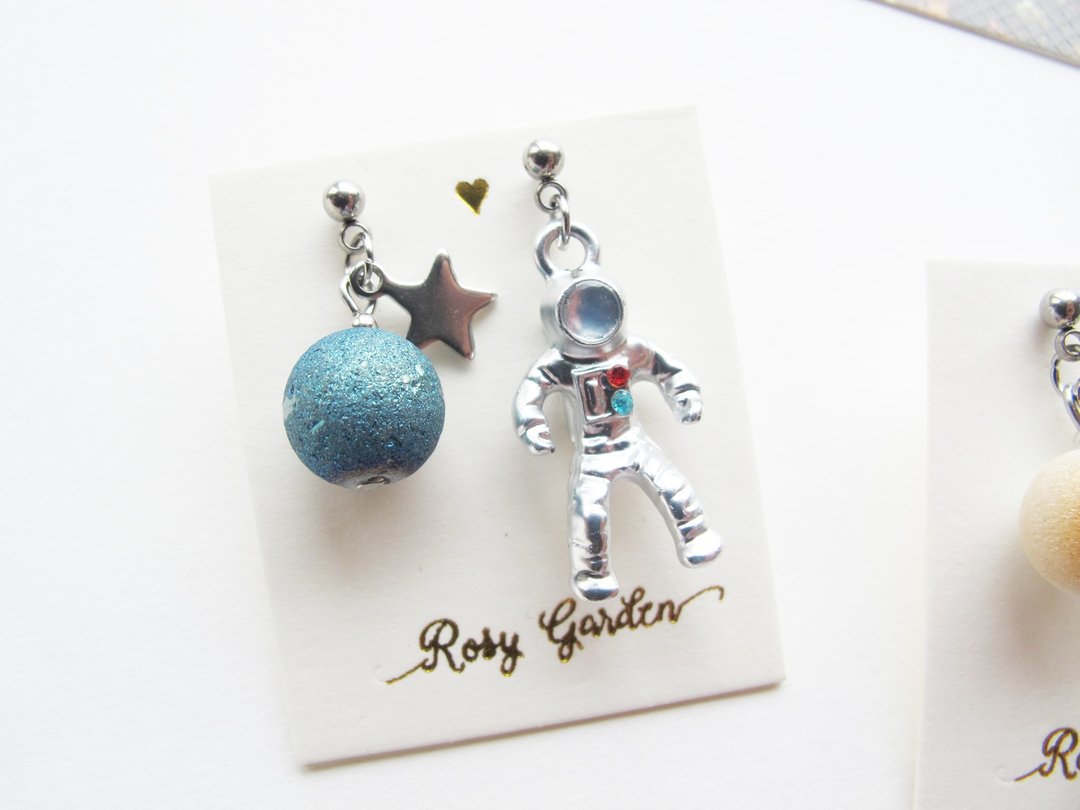 Rosy Garden 私奔到月球星空不对称耳环 可换耳夹式 - 耳环/耳夹 - 不锈钢 多色