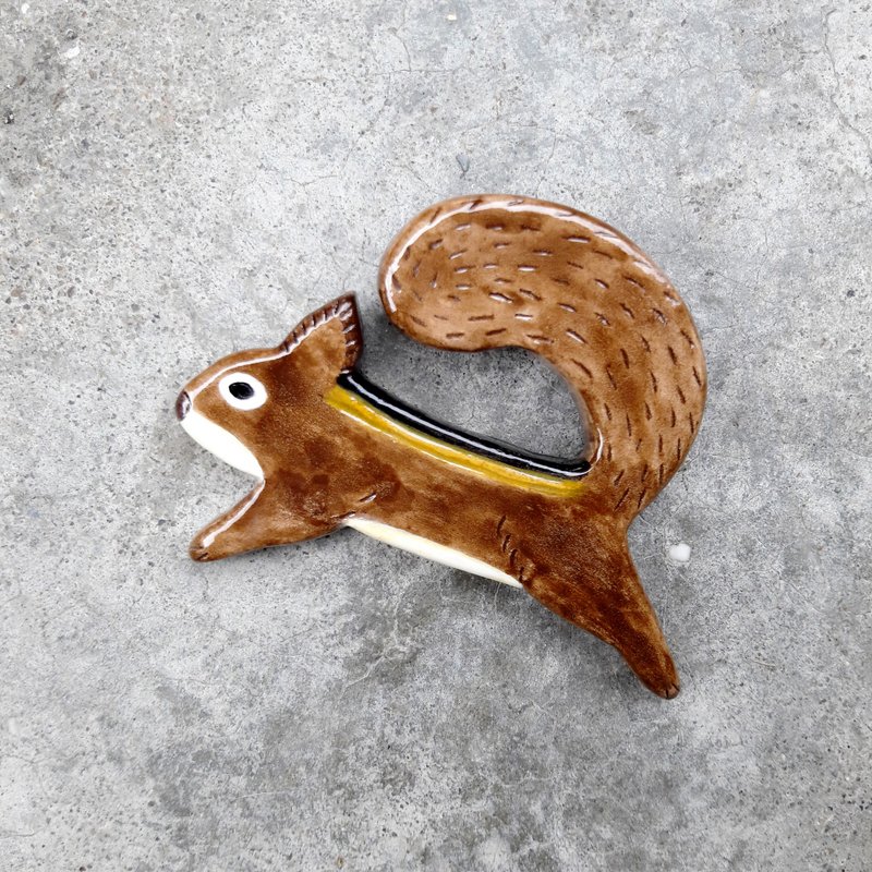 动物别针 / 阳台上的松鼠 (大) - 胸针 - 粘土 咖啡色