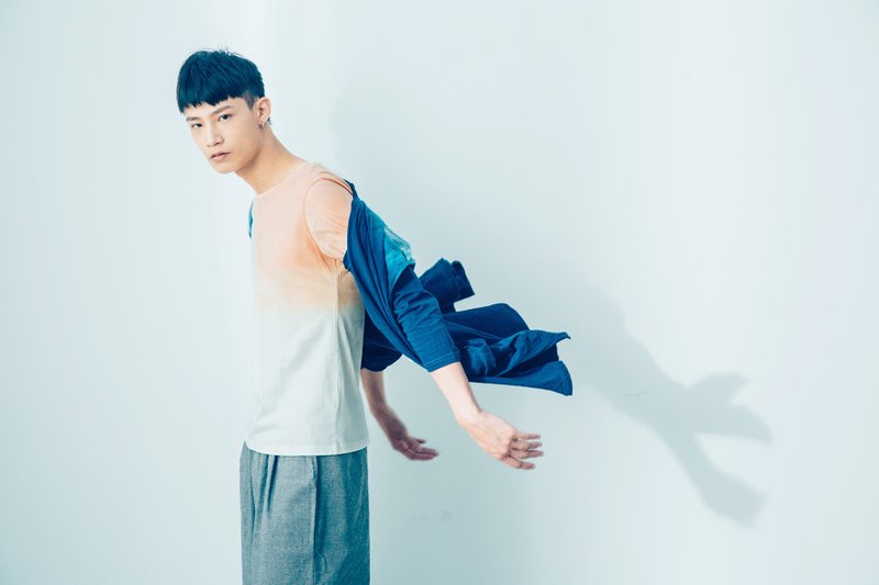 I . A . N Design  茜草渐层手染T 天然染系列 Organic Cotton - 中性连帽卫衣/T 恤 - 棉．麻 