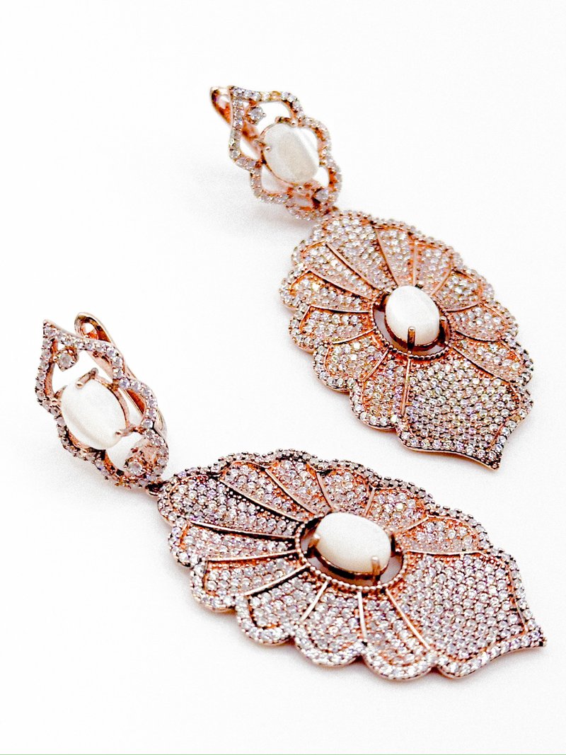 轻奢首饰系列——一千零一夜的山鲁佐德・花卉贝壳耳环 - 耳环/耳夹 - 玫瑰金 粉红色