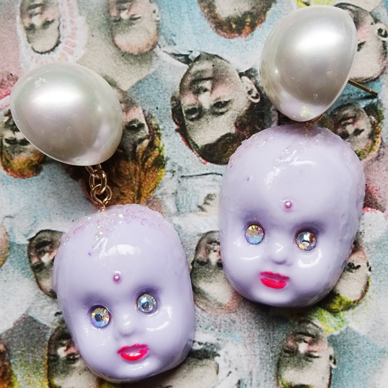 Sedmikrasky Babydoll Face Earrings Lavender - 耳环/耳夹 - 塑料 紫色