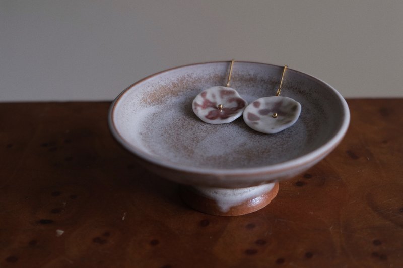 陶耳环-紫色的花 - 耳环/耳夹 - 陶 卡其色