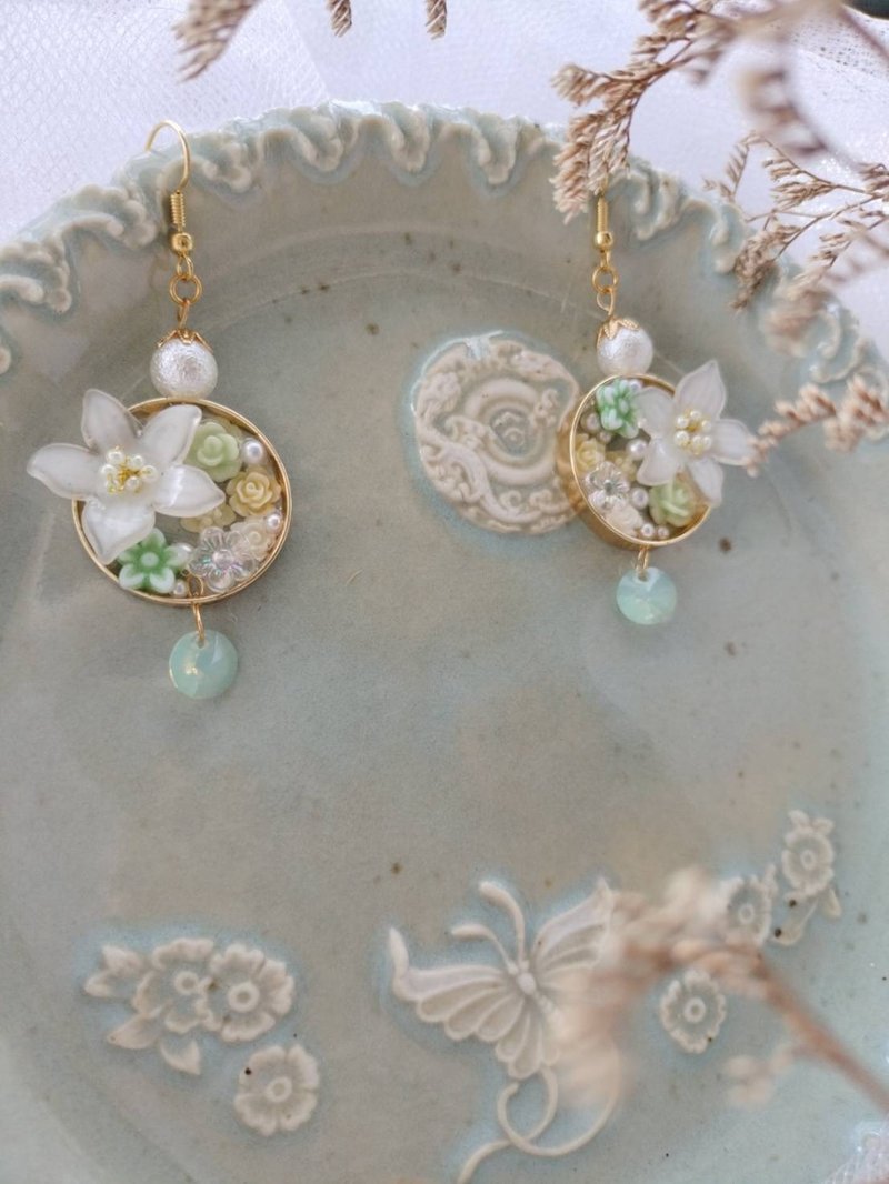 花筏系列-白水仙 - 耳环/耳夹 - 其他金属 白色