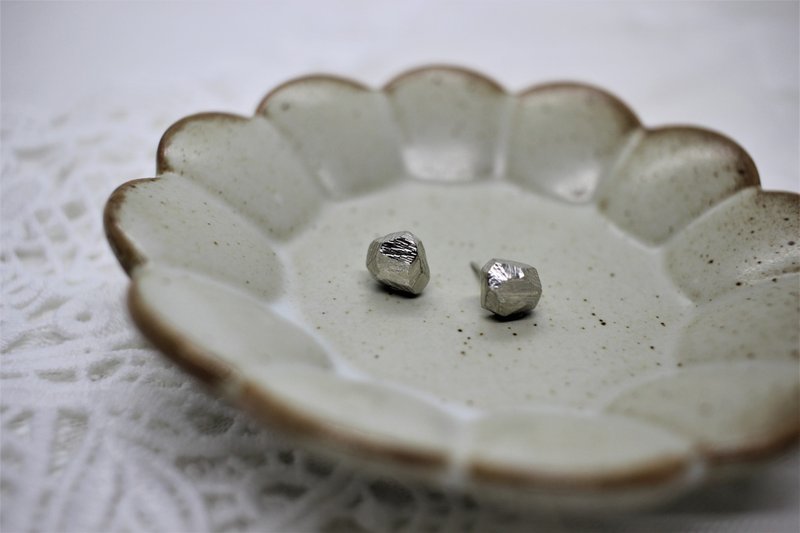 不规则切面纯银耳针 - 耳环/耳夹 - 纯银 银色