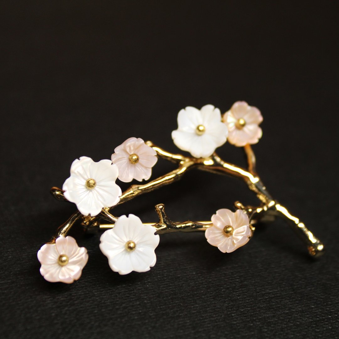 梅花三弄系列胸针之春雪银冬 白贝 粉蝶贝花 手作胸针古风饰品 - 发饰 - 其他金属 粉红色