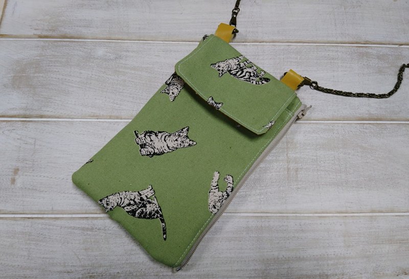 绿色手绘风猫咪手机背袋-轻便斜背包 - 侧背包/斜挎包 - 棉．麻 绿色