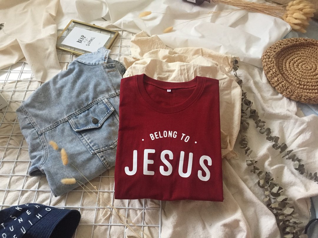 100% cotton T-shirt with Belong To Jesus design. - 女装 T 恤 - 棉 红色
