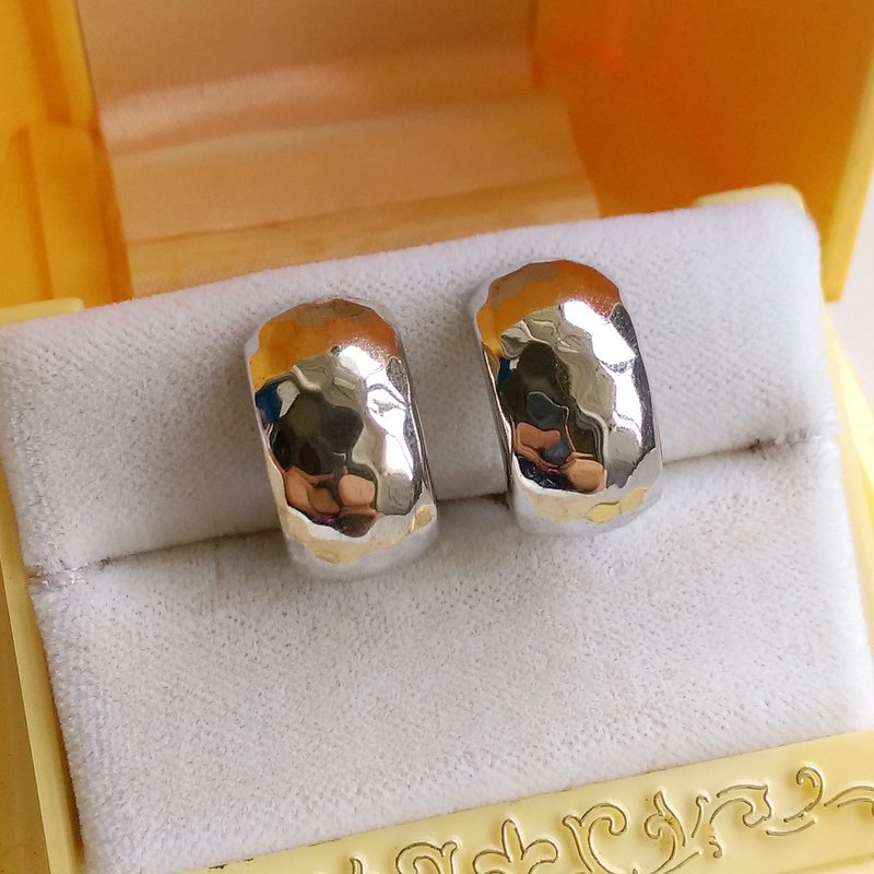 印纹 银色调 小巧 夹式耳环。西洋古董饰品 - 耳环/耳夹 - 其他金属 金色