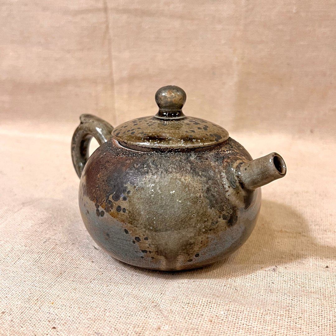 古朴重落灰金彩正把茶壶 / 柴烧茶具  / 小平凡手作 - 茶具/茶杯 - 陶 