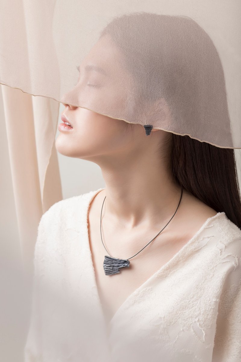 Calligraphy 墨折 藏锋耳环 Oxidized Silver Earrings - 手链/手环 - 纯银 黑色